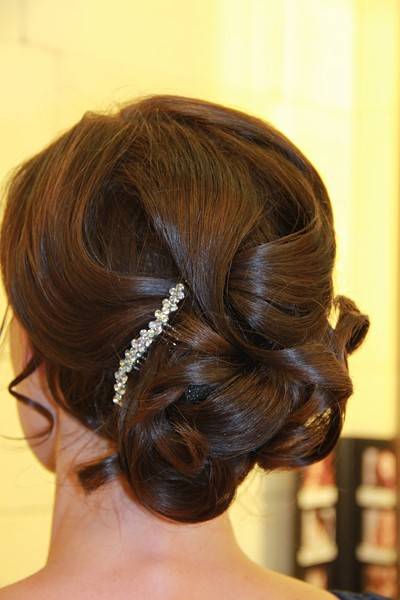coiffure de mariée avec peigne à strass