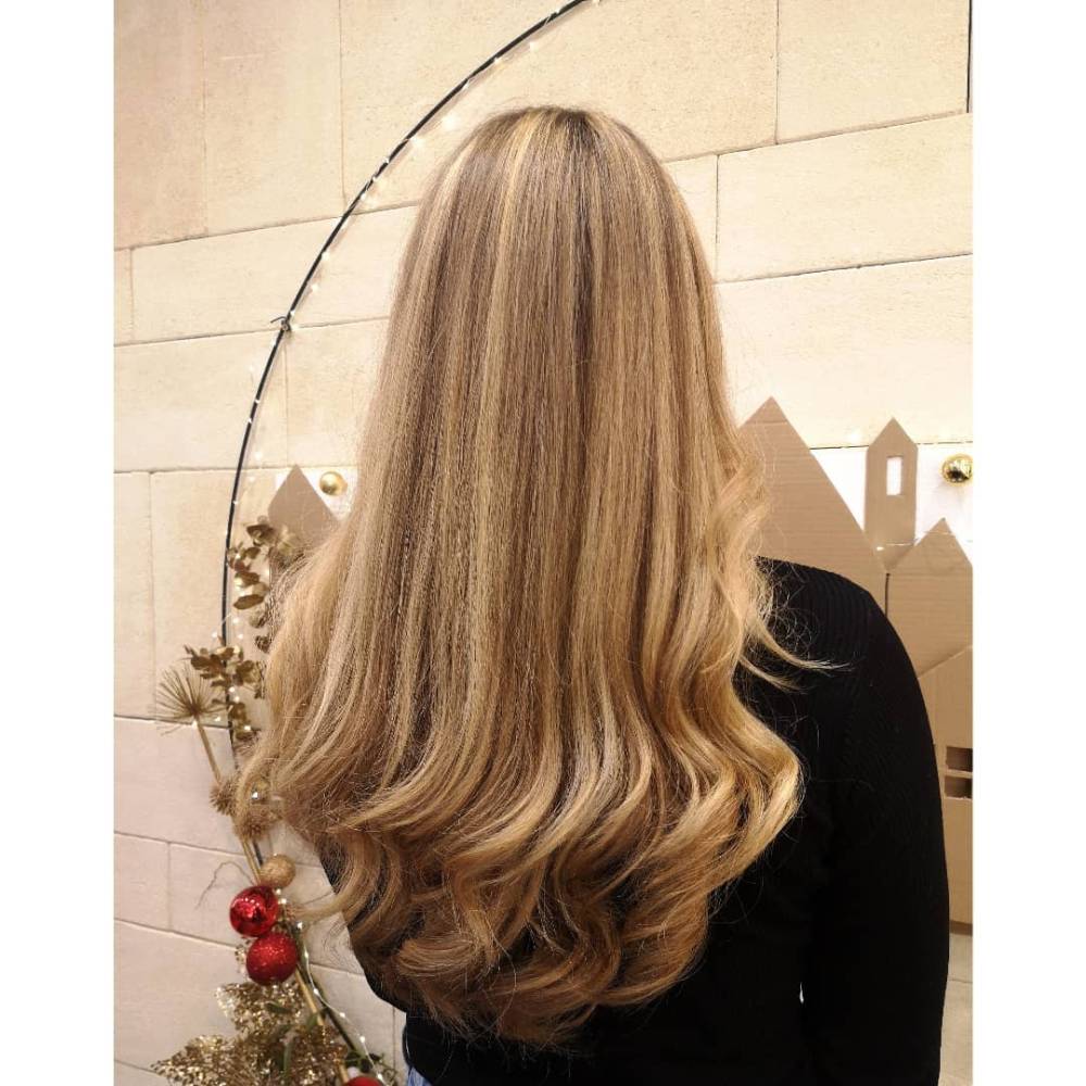 balayage blond vue dos
